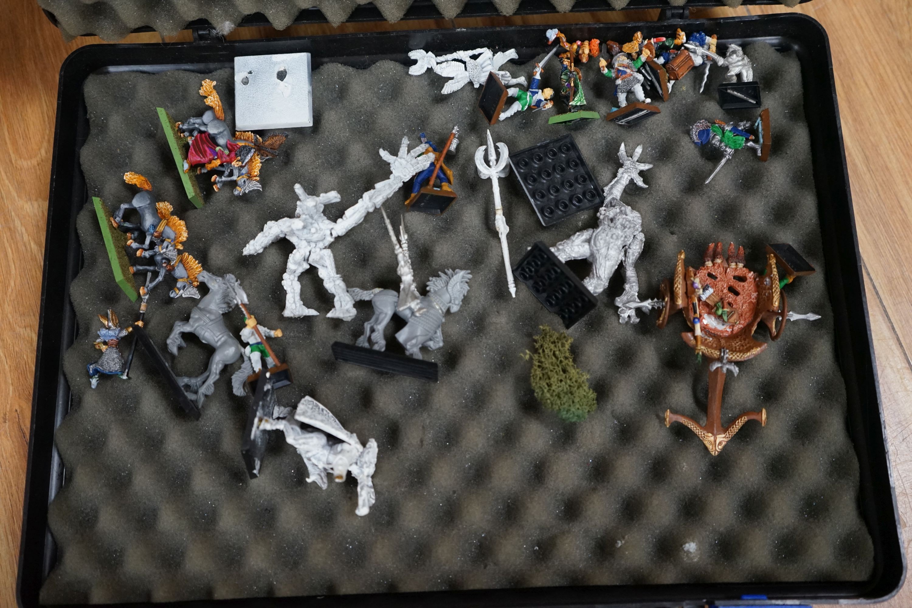 A large quantity of Games Workshop Citadel miniatures, cast metal figures